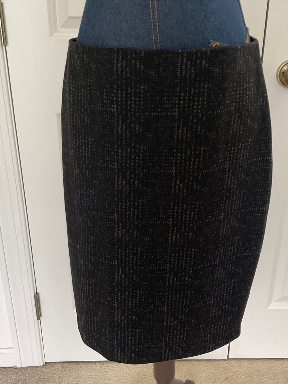 Lila Rose pencil skirt NWOT